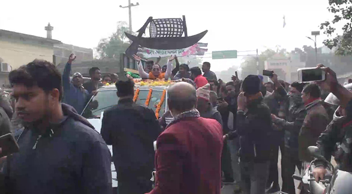 চাঁপাইনবাবগঞ্জের দুই শূন্য আসনের মনোনয়নপত্র নিলেন ৯ জন